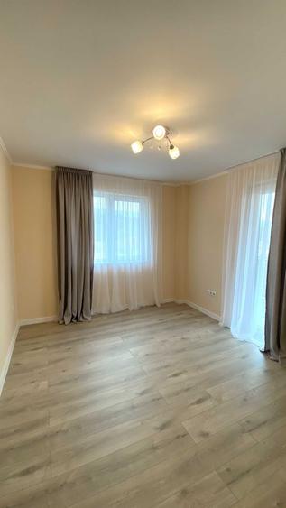 Apartament cu 3 camere semidecomandat în Florești