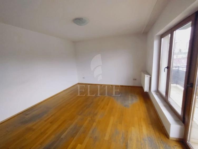 Apartament cu 3 camere semidecomandat în Andrei Mureșanu