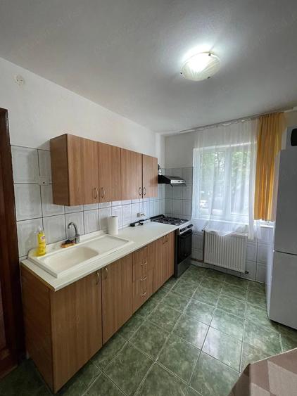 Apartament cu 3 camere semidecomandat în Vest