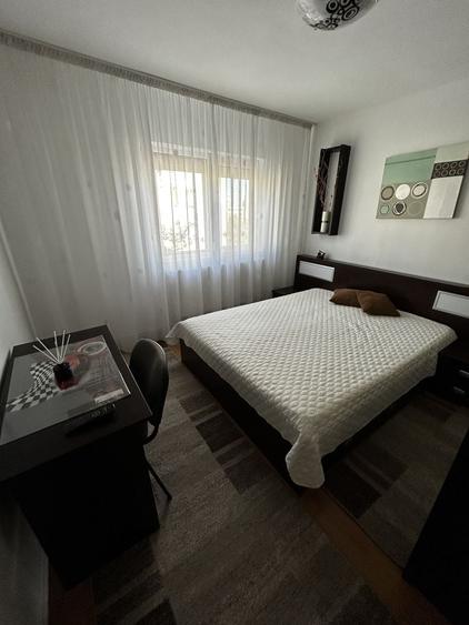 Apartament cu 2 camere decomandat în Micro 20