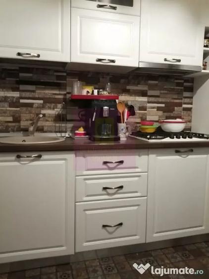 Apartament cu 3 camere semidecomandat în Central