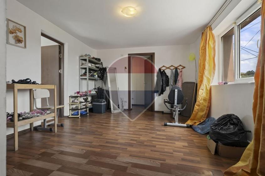 Casă individuală cu 14 camere cu Teren 457 Mp în Rahova