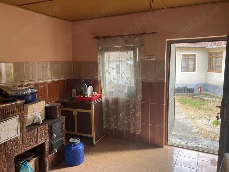Casă cu 4 camere cu Teren 1322 Mp în Săvârșin