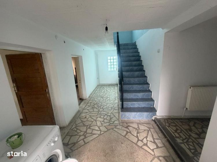 Casă cu 4 camere în Purcăreni