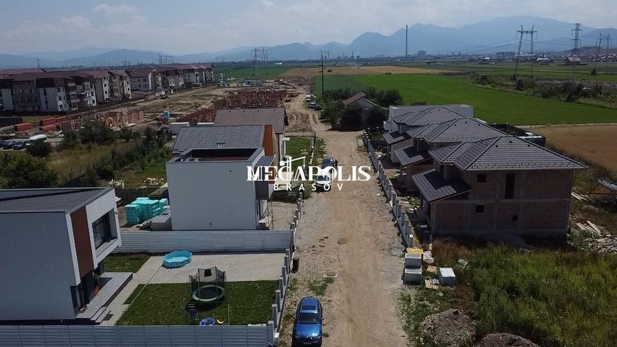 Casă individuală cu 4 camere cu Canalizare în Sânpetru