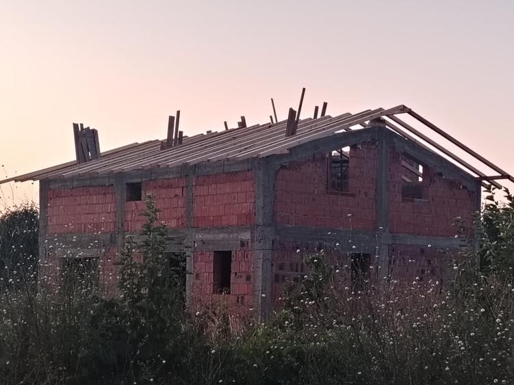 Casă cu 4 camere în Berceni