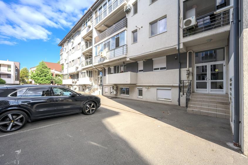 Apartament cu 3 camere decomandat în Titan