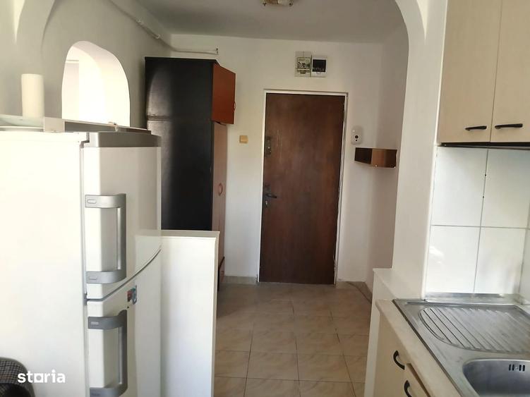 Apartament cu 2 camere decomandat în Podu Roș