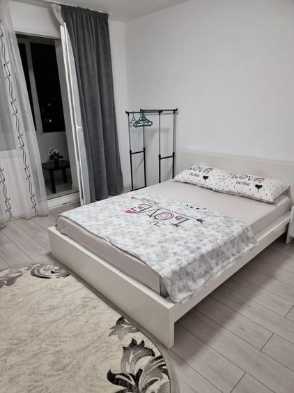 Apartament cu 2 camere semidecomandat, mobilat în Titan