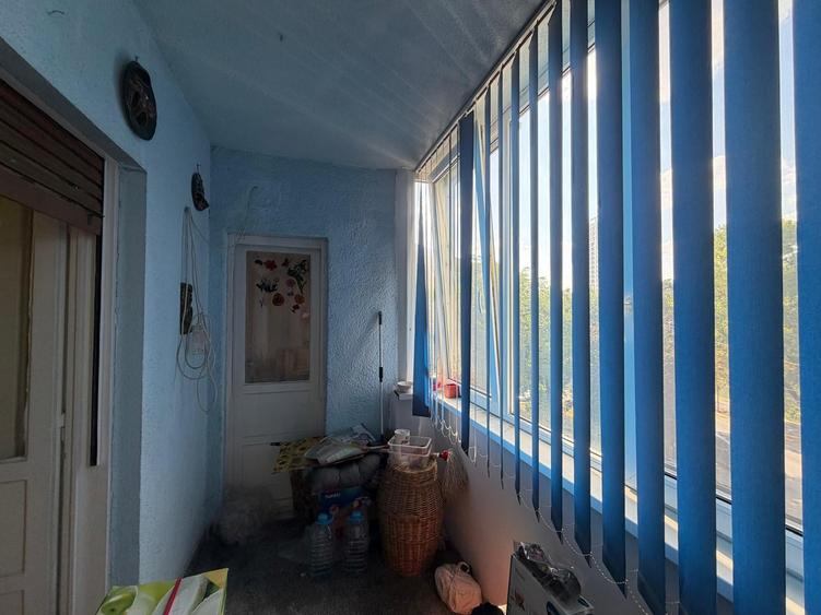 Apartament cu 3 camere decomandat în Neptun