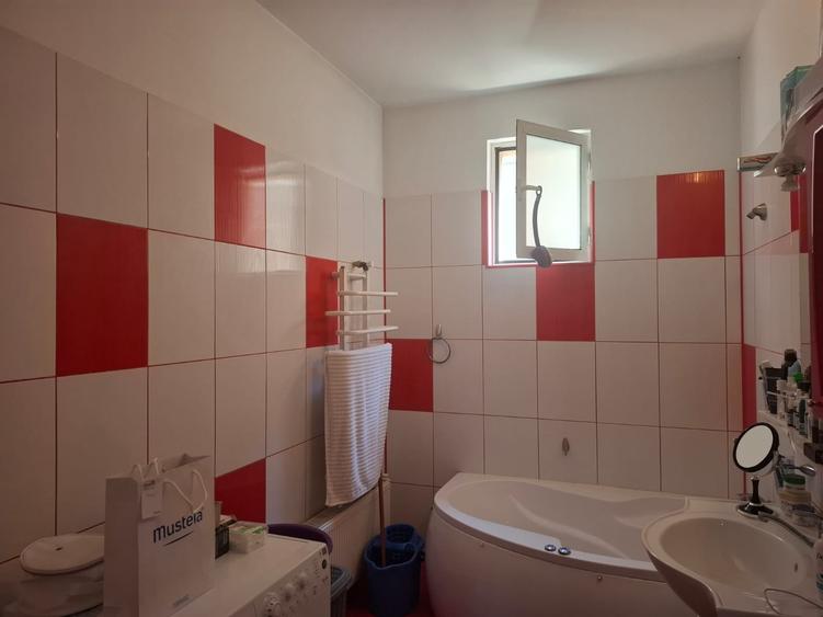 Casă individuală cu 5 camere cu Teren 1050 Mp în Palanca