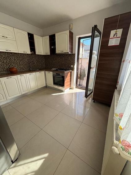 Casă cu 4 camere cu Canalizare în Sud-Est