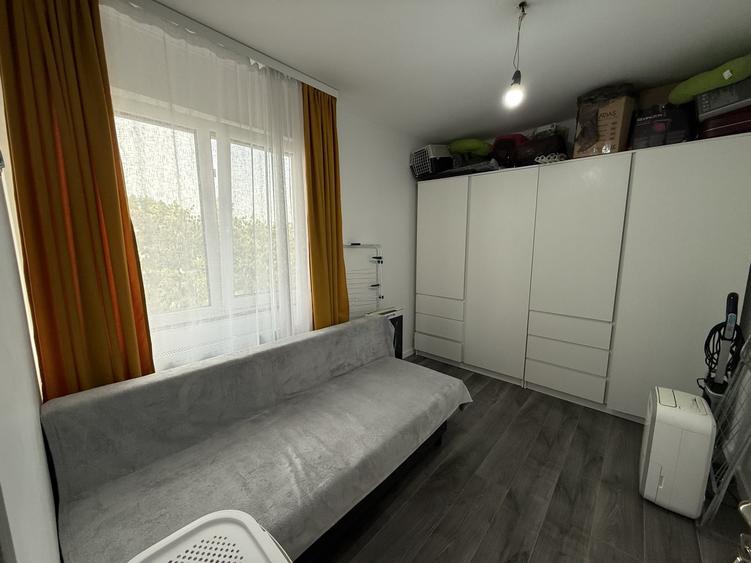Apartament cu 3 camere semidecomandat, mobilat în P-ța Doina