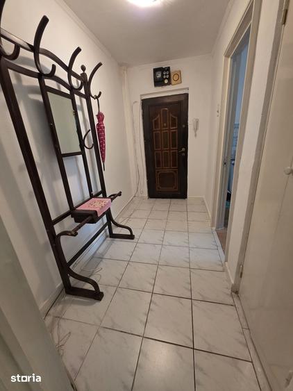 Apartament cu 3 camere semidecomandat în Viziru 1