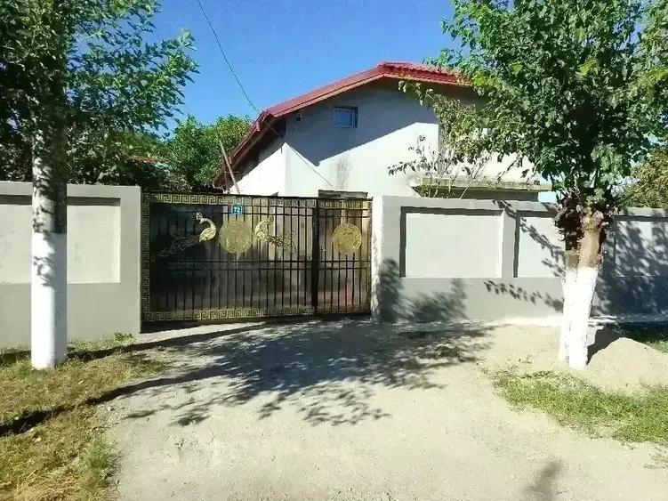Casă cu 5 camere cu Teren 1000 Mp în Nana