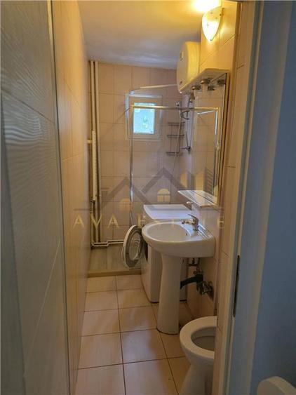 Apartament cu 3 camere semidecomandat, mobilat în Circumvalațiunii