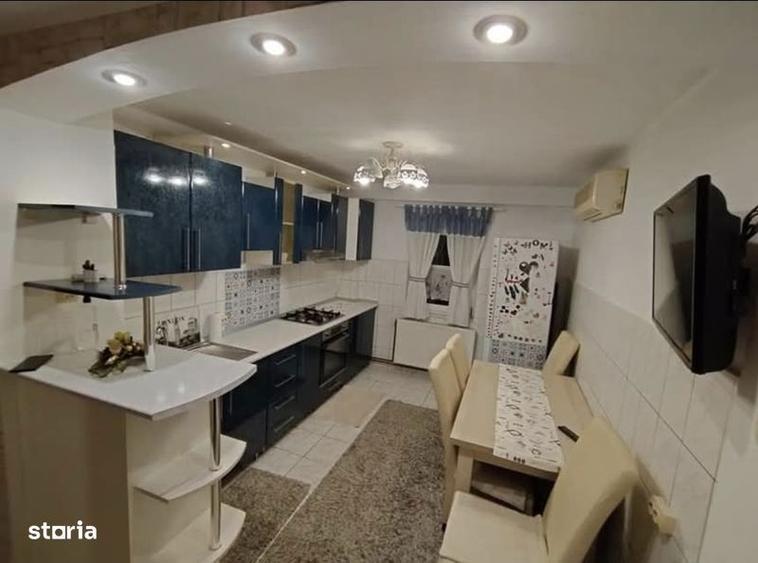 Vand apartament cu 3 camere Resita, zona Lunca - 1