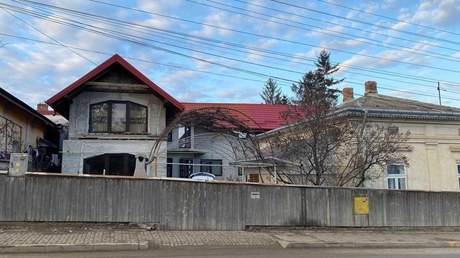 Casă cu 4 camere în Central