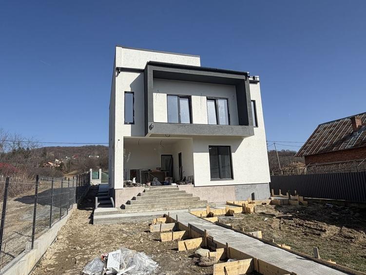 Casă cu 4 camere în Central