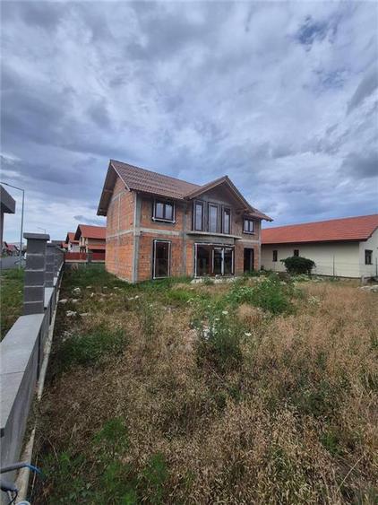 Casă individuală cu 5 camere cu Teren 500 Mp în Calea Urseni