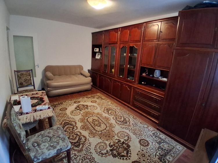 Apartament cu 3 camere decomandat în Păcurari