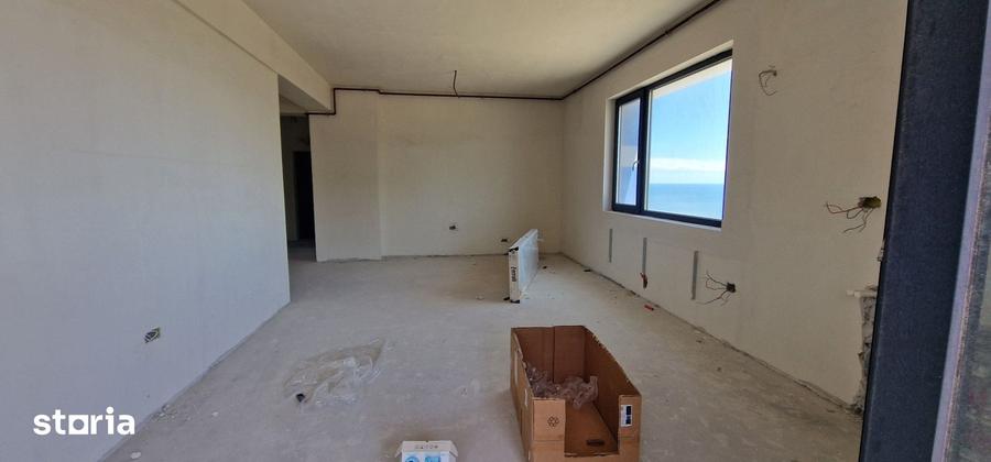 Apartament cu 3 camere decomandat în Faleza Nord