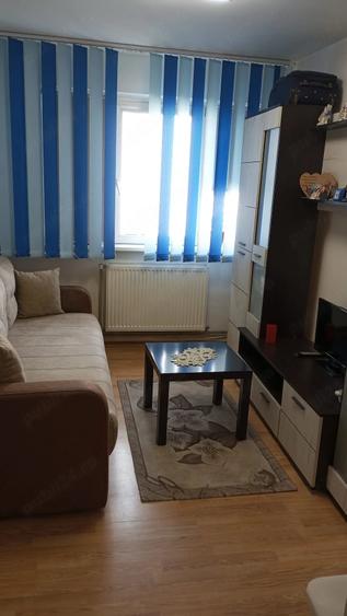 Apartament cu 2 camere nedecomandat în Tractorul