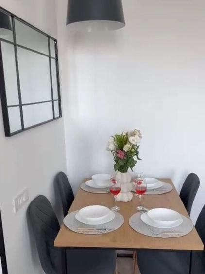 Apartament cu 3 camere semidecomandat în Sala Palatului