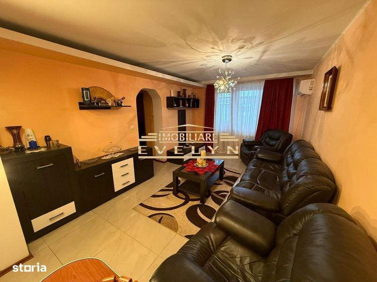 Apartament cu 4 camere decomandat în Central