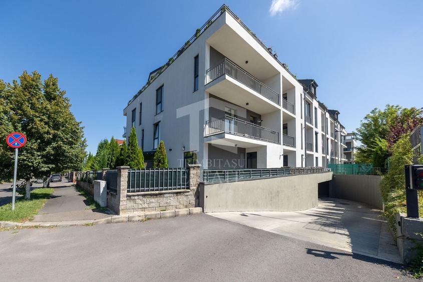 Apartament cu 2 camere semidecomandat, mobilat în Tractorul