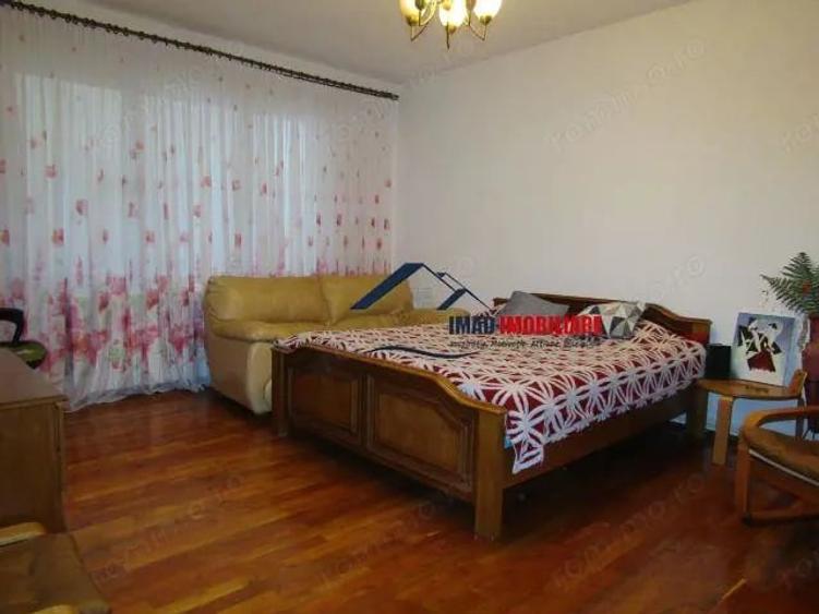 Casă cu 1 camere cu Teren 387 Mp în Central