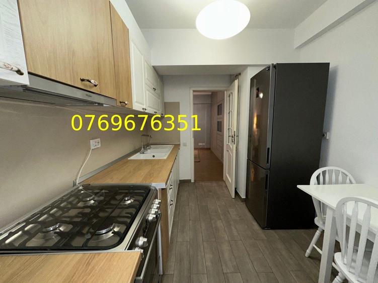 Apartament cu 3 camere semidecomandat în Basarab