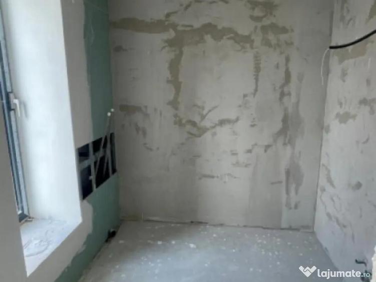 Casă cu 5 camere cu Teren 394 Mp în Agigea