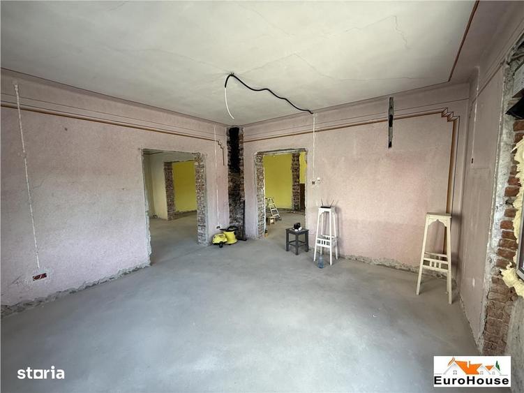 Casă cu 3 camere cu Teren 300 Mp în Central