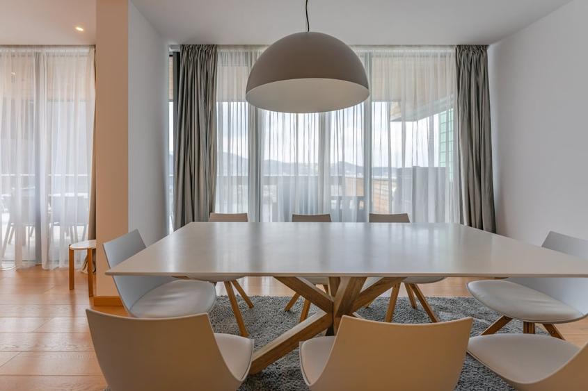 Apartament cu 4 camere decomandat, mobilat în Ultracentral