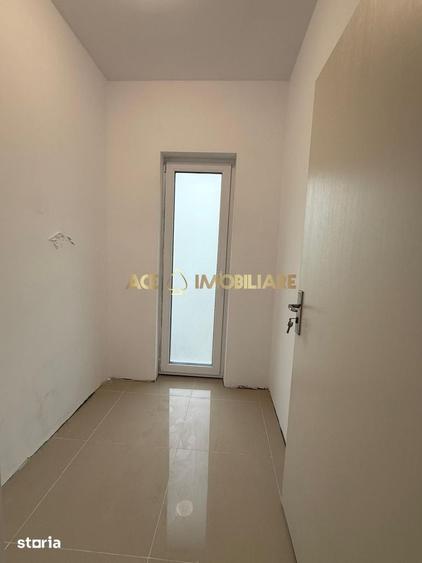 Casă cu 5 camere cu Teren 250 Mp în Vărăști
