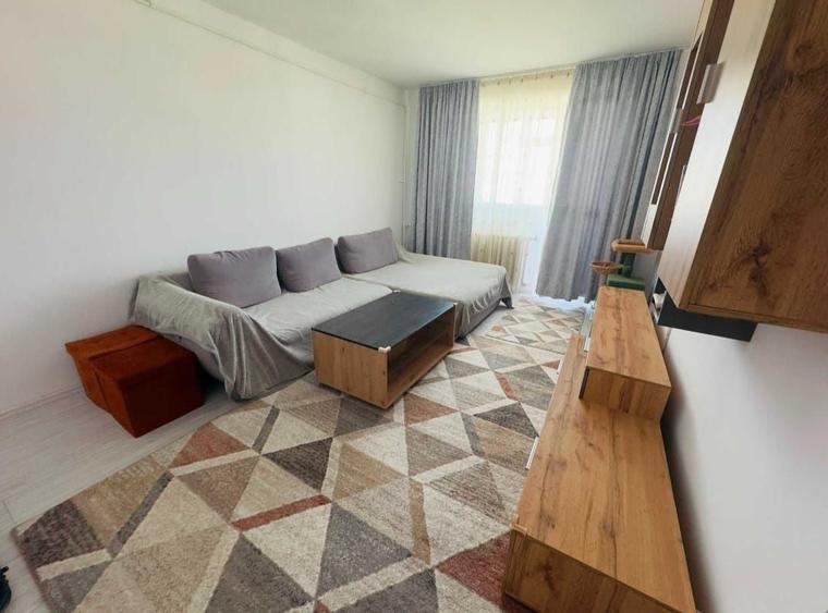 Apartament cu 3 camere decomandat în Drumul Taberei