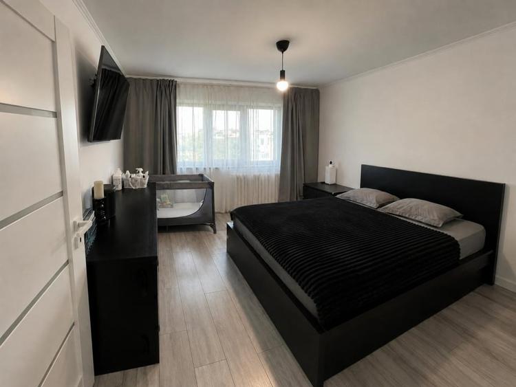 Apartament cu 3 camere decomandat, mobilat în Rovine