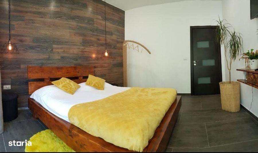 Casă cu 4 camere cu Teren 1800 Mp în Central
