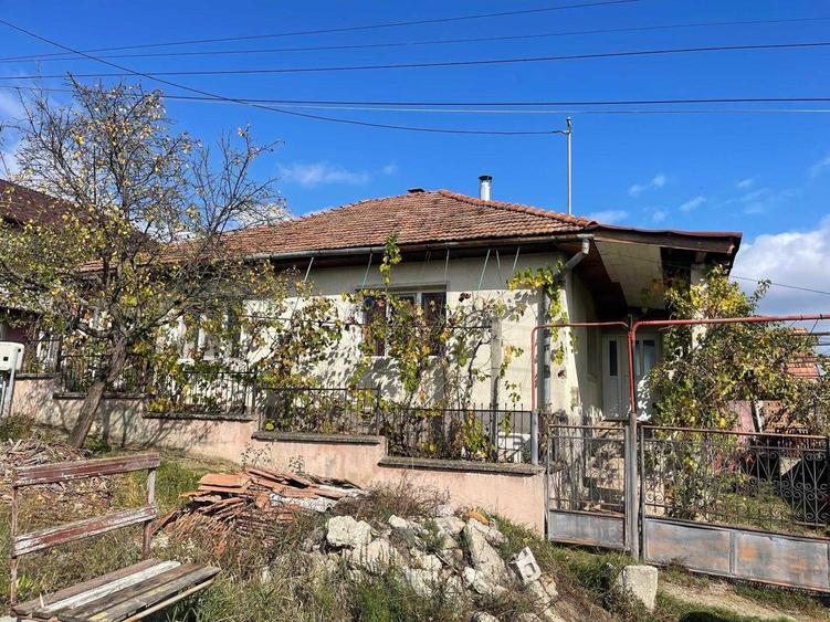Casă cu 4 camere în Hereclean