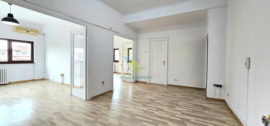 Apartament cu 4 camere semidecomandat în Foișorul de Foc