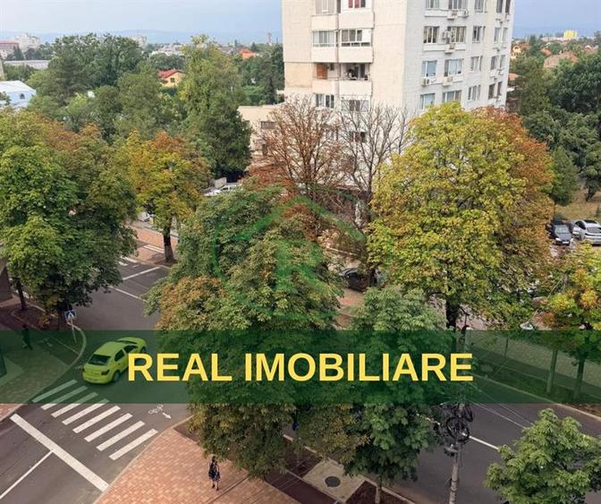 Apartament cu 3 camere decomandat în Bălcescu