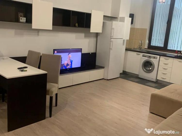 Apartament cu 2 camere semidecomandat, mobilat în Elvila
