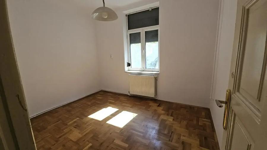Casă individuală cu 10 camere cu Canalizare în Dorobanți
