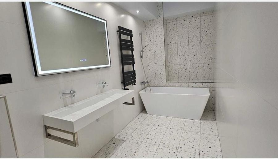 Apartament cu 4 camere decomandat în Exterior Vest