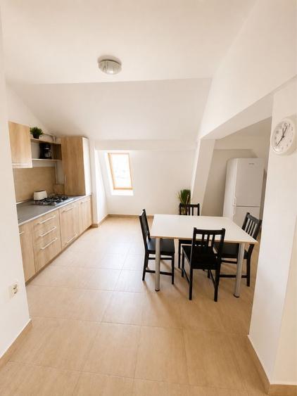 Apartament cu 3 camere decomandat în Exterior Vest