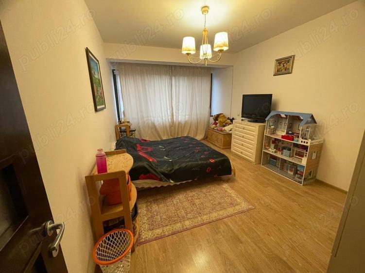 Casă cu 5 camere în Lazu