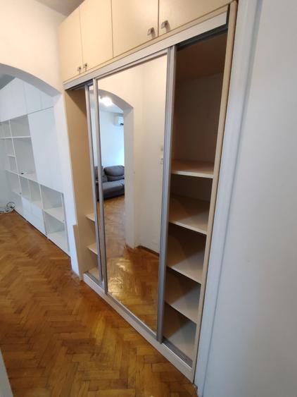 Apartament cu 3 camere semidecomandat în Bucureștii Noi