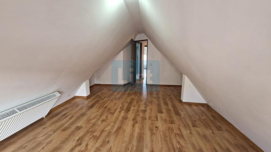 Apartament cu 3 camere semidecomandat în Săsar