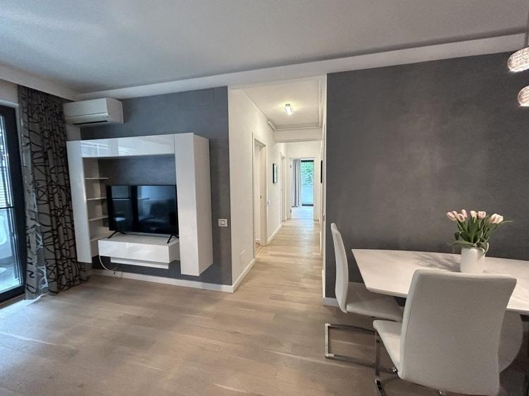 Apartament cu 3 camere decomandat în Băneasa